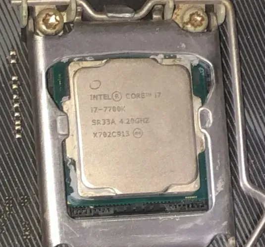 CPU Intel Core i7 7700K 4.2Ghz