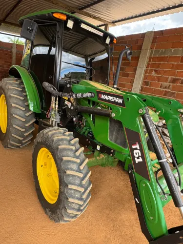 Trator John Deere