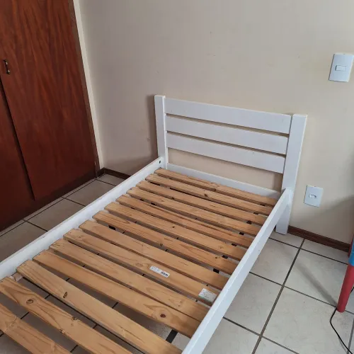 Cama de solteiro tok stok branca