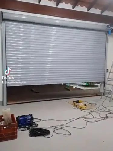 Porta de enrolar automática/ Fabricação e manutenção