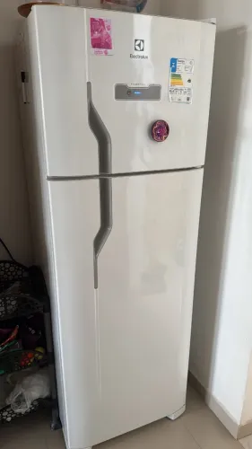 Geladeira Frost free 310L 220w
