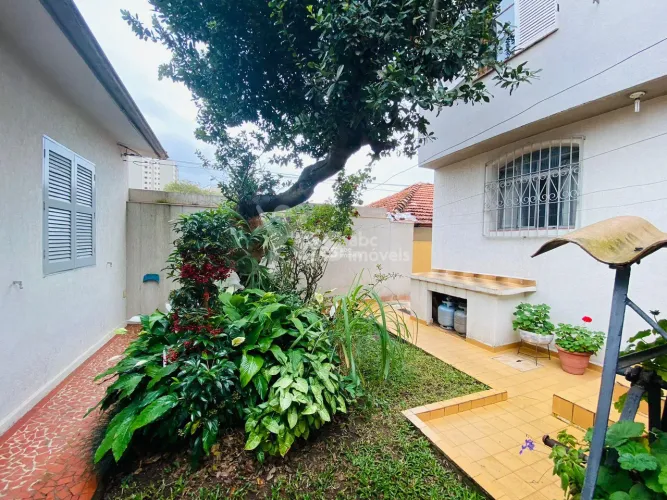 Casa com Edícula, com 3 quartos sendo 1 suíte, quintal, 3 vagas, Vila Floresta, Santo Andr