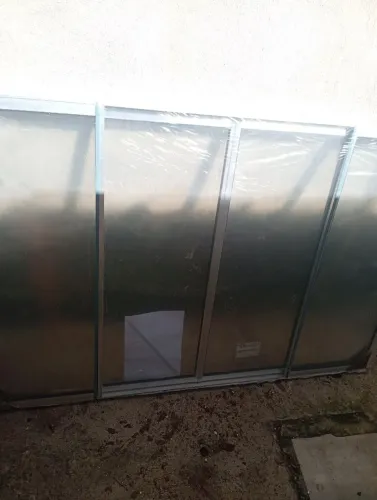 Vitro 4 folhas sem grade mando a espuma expansiva junto