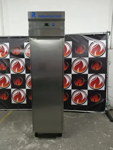 Geladeira industrial toda no aço inox por dentro e por fora marca REFERENCIAL INOX novo
