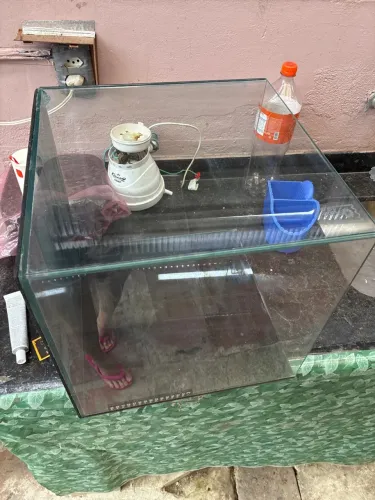 Doação aquário 40 litros trincado