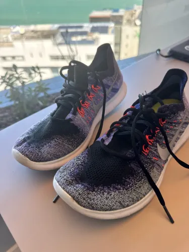 Tênis nike esportivo