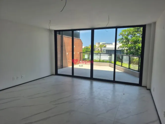Cobertura no Jardim Oceânico a uma quadra da praia.