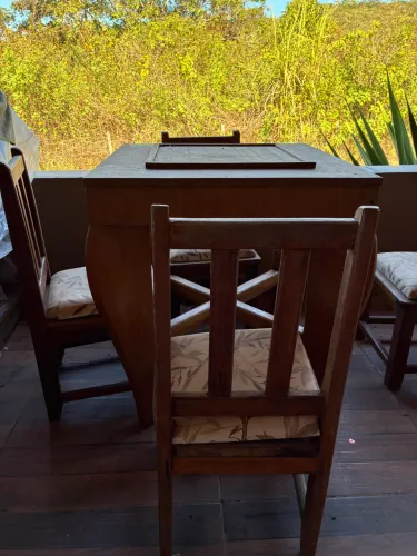 Mesa de Jogos em Madeira Maciça com 4 Cadeiras - Tabuleiro Embutido