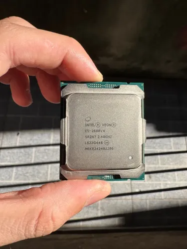 Processador Intel Xeon E5-2680 V4 14 Núcleos 3.3GHz Socket LGA2011-3 (5 meses de uso)