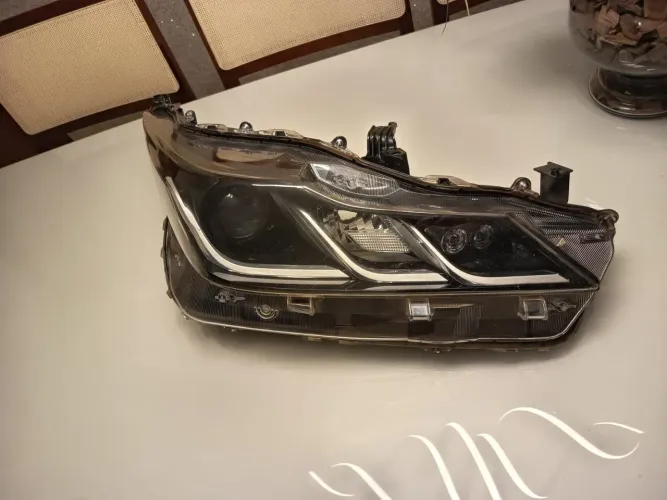 Farol do Corolla XEI de 2020 a 2025 lado Direito.