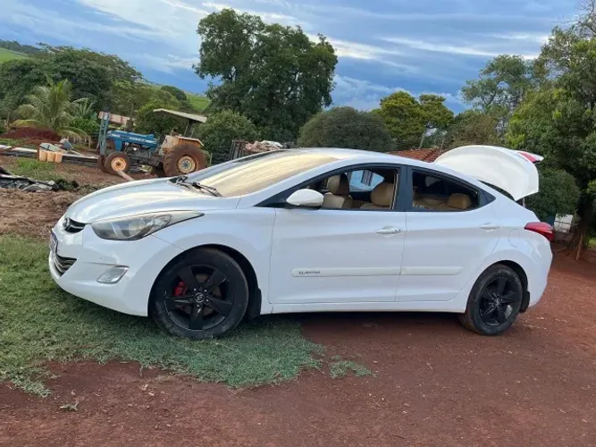 Hyundai Elantra GLS 2.0 16V Flex Aut. 2014