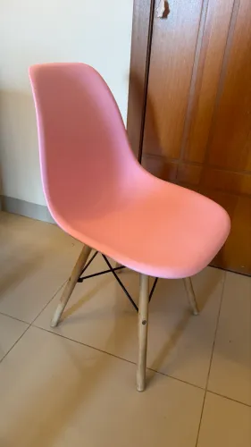 Cadeira Rosa Eames Eiffel
