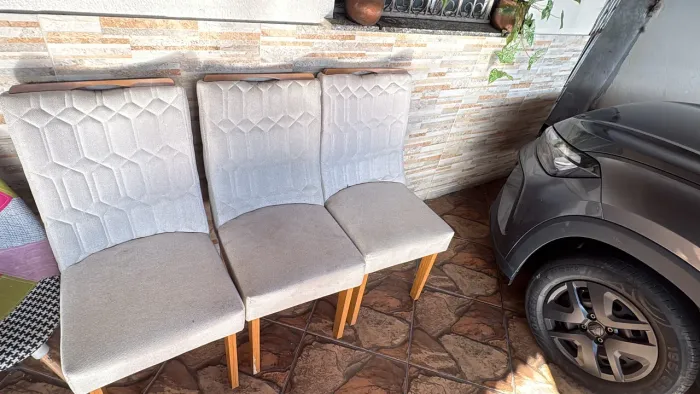Vendo 6 cadeiras retrate novas 180 cada vindo pegar faço 150 cada