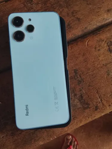 Vendo um celular redimi 12 ele está ótimo só a película que está meio tricada