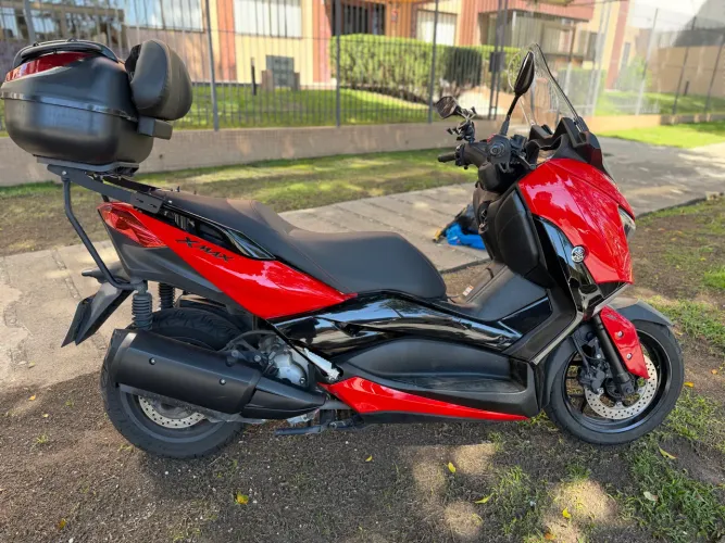 Yamaha XMAX muito nova!