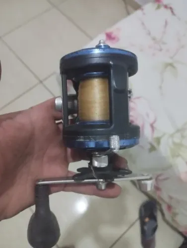 Carretilha de pesca caixa alta MAMUTH MA 2000