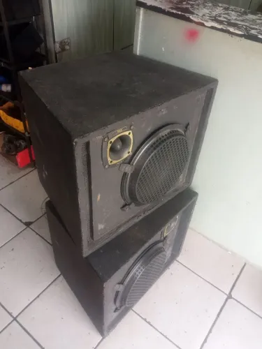 Caixas som - Troco por baixo