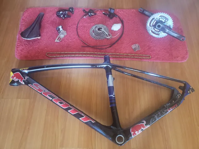 VENDO QUADRO SCOTT CARBON EDIÇÃO REDBULL ARO 29 + KIT XT + SRAM + BRINDE