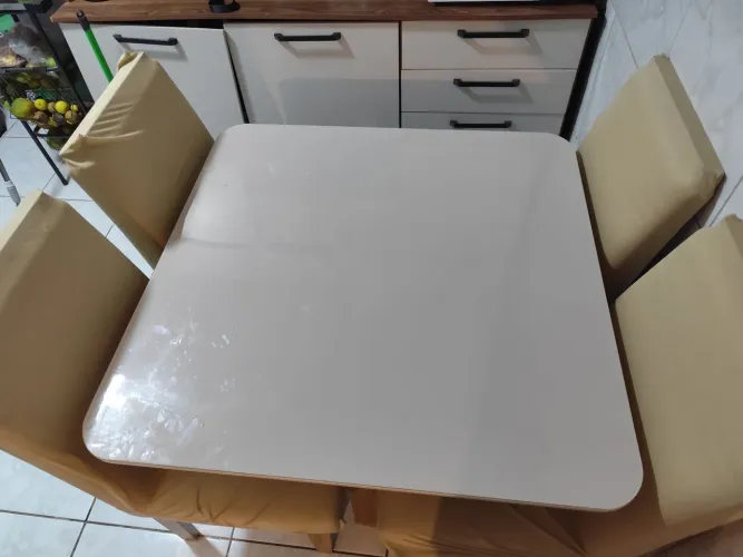 Mesa 4 cadeiras