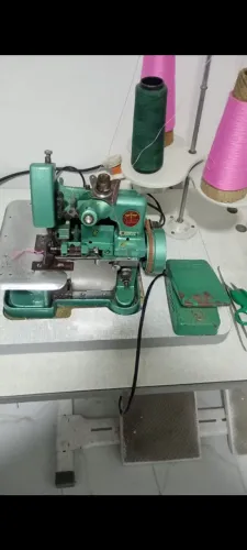 Máquina overloque tudo certinho 