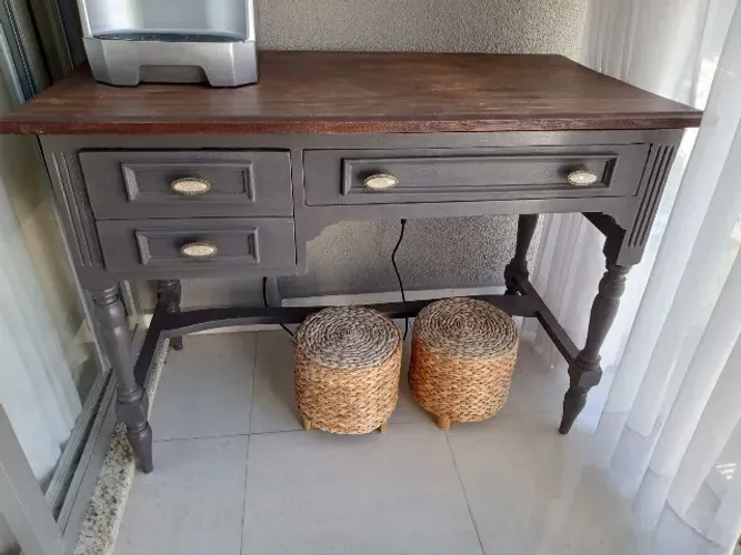 Mesa de escritório artesanal de madeira