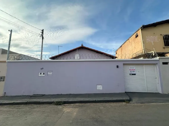 Casa Mobiliada para Aluguel em Montes Claros - MG