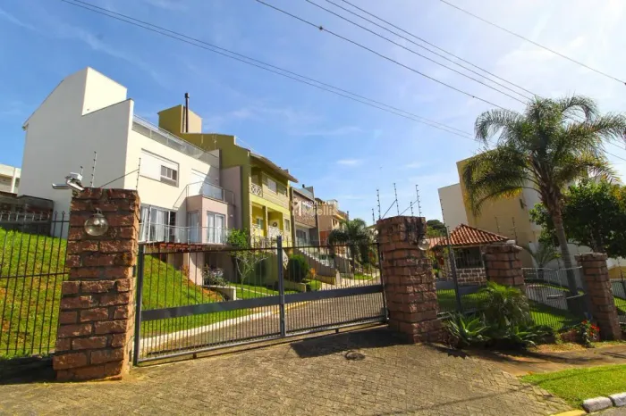 CASA EM CONDOMÍNIO NA ZONA SUL, NUNCA HABITADA! PORTO ALEGRE RS Ref.: