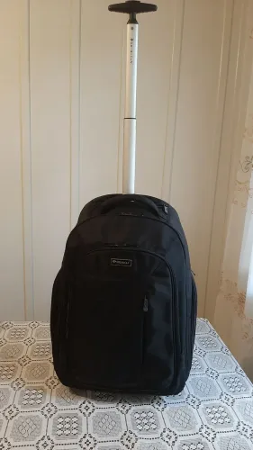Mochila com rodas e puxador