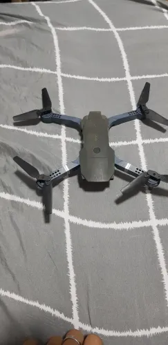 Drone E88 sem controle