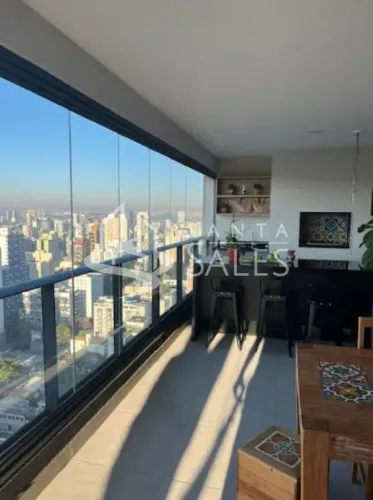 Apartamento com 2 dormitórios, 3 banheiros, 2 vagas de garagem.