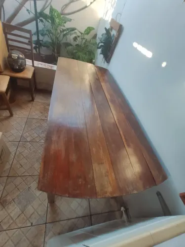 Mesa de madeira maciça