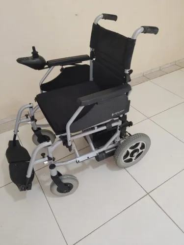 Cadeira de rodas motorizada