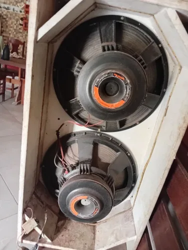 Vendo dois autofalantes de 18 polegadas marca Tornado