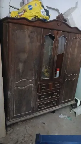 Vendo guarda-roupa antigo