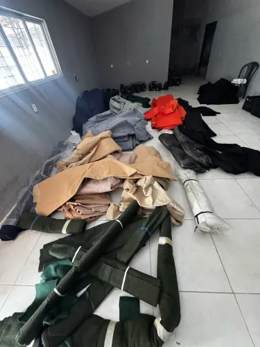 Lote de Malhas Tensionadas e Carpetes para Eventos - Pouco Uso (Ótimo Estado)
