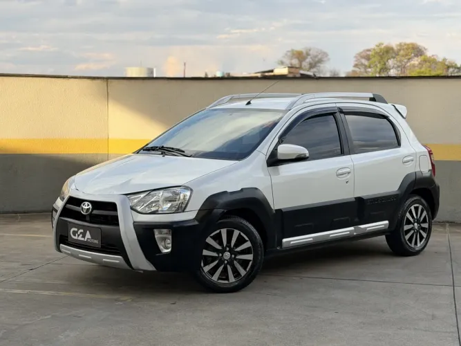 Toyota Etios Cross 1.5 Flex 16V 5P Mec. 2016