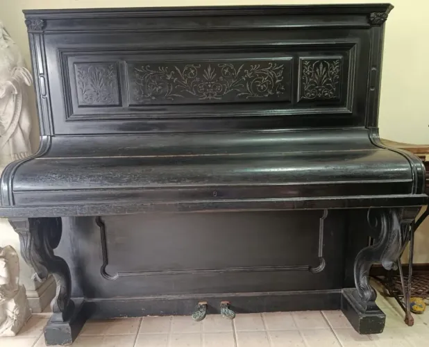 Piano vertical raro