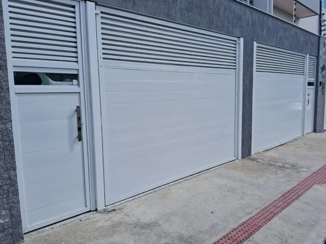 Portão de alumínio basculante ou deslizante, manutenção em portão como troca de cabo ...