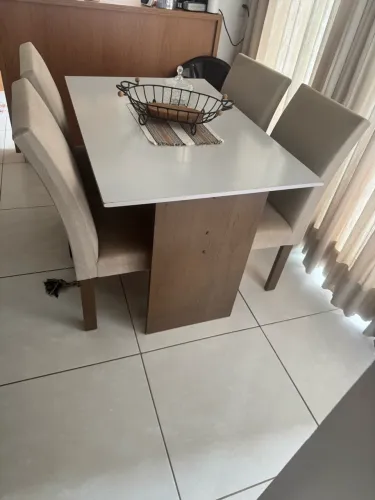 Mesa 4 cadeiras