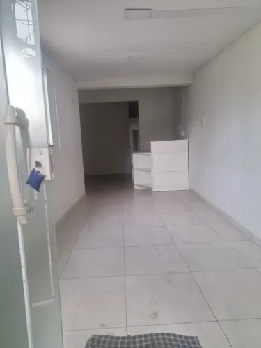 Casa com 7 Quarto(s) e 1 banheiro(s) para Alugar, 75 m² por R$ 3888 / Mês