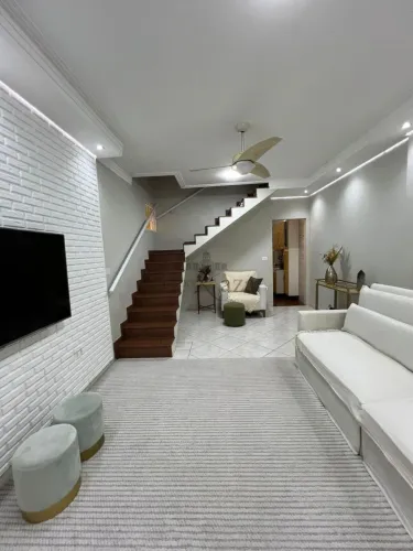 Oportunidade - Casa Sobrado - Jardim Torrão de Ouro - 3 Dormitórios - 172m².