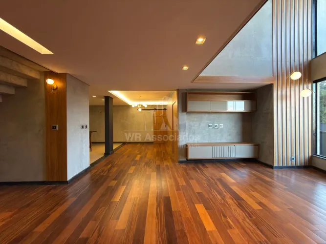 Casa Duplex à Venda com 5 Quartos, Suítes com Closet e Lareira no Condomínio Portal do Aer