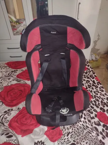 Cadeira bebê conforto para usar na viagem no carro ou em qualquer outro lugar vem com a