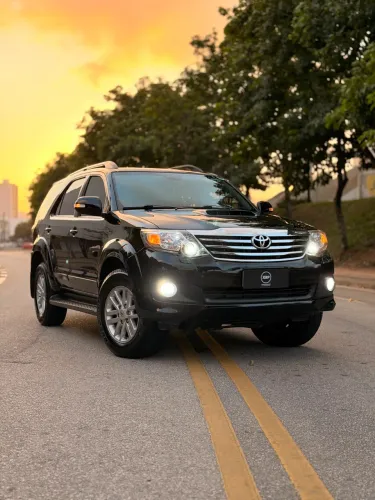 Toyota Hilux SW4 SRV D4-d 4X4 3.0 TDI Dies. AUT 2015