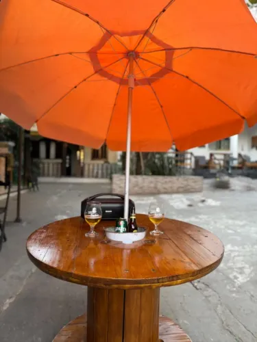 Mesas Rústicas em Madeira para Área Externa - Estilo, Conforto e Durabilidade!