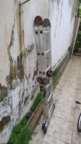 ESCADA DE ALUMÍNIO RETRÁTIL