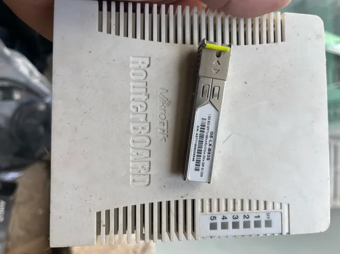 Switch MikroTik RouterBOARD RB260GS (CSS106-5G-1S) com Módulo SFP