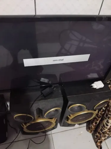Vende-se está TV Panasonic, não é smar.