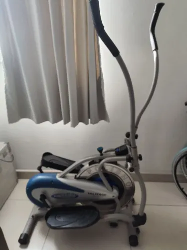 Aparelho Elíptico Orbitrek Elite da Polishop,