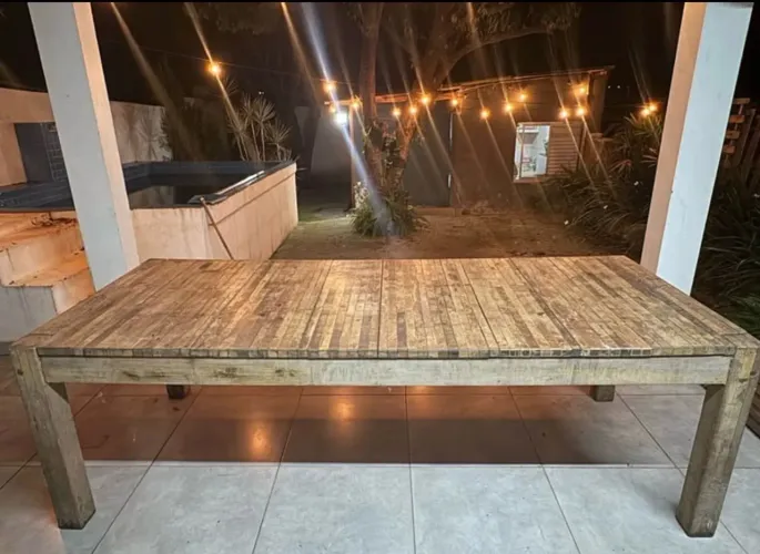 CONJUNTO RÚSTICO EM MADEIRA MACIÇA RIPADA (USADO)